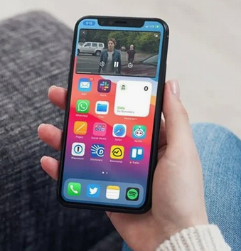 نگاه دوگانه یوتیوب به iOS 14 و iPadOS