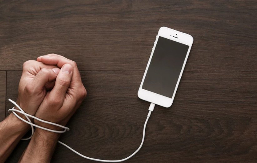 ۵ عادت اشتباه استفاده از گوشی هوشمند که باید از آن‌ها دست بکشیم