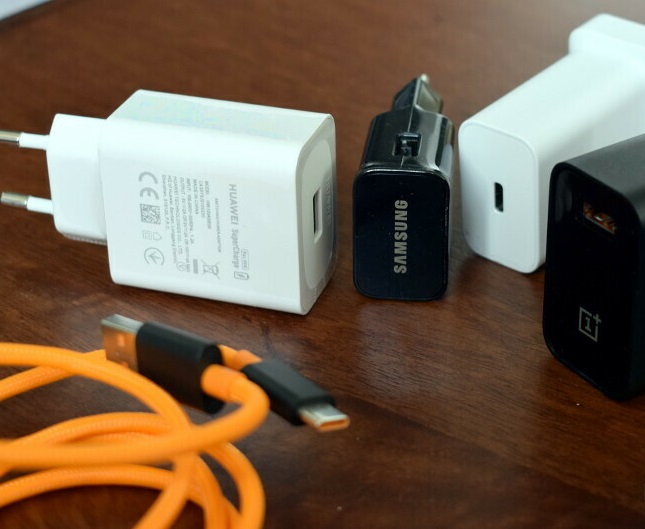 کدام شارژر گوشی‌تان را سریع‌تر شارژ می‌کند؟